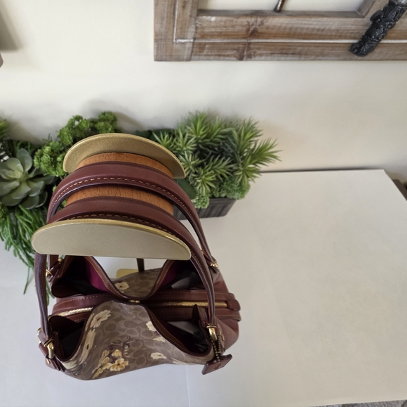 Coach Edie 31 Prairie Floral Signature Canvas/Leather Trim - Picture 10 of 16